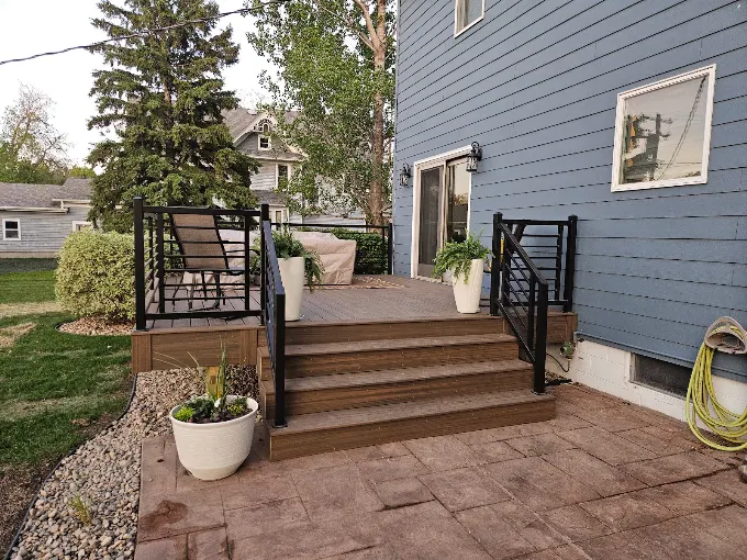 Deck & Outdoor Living